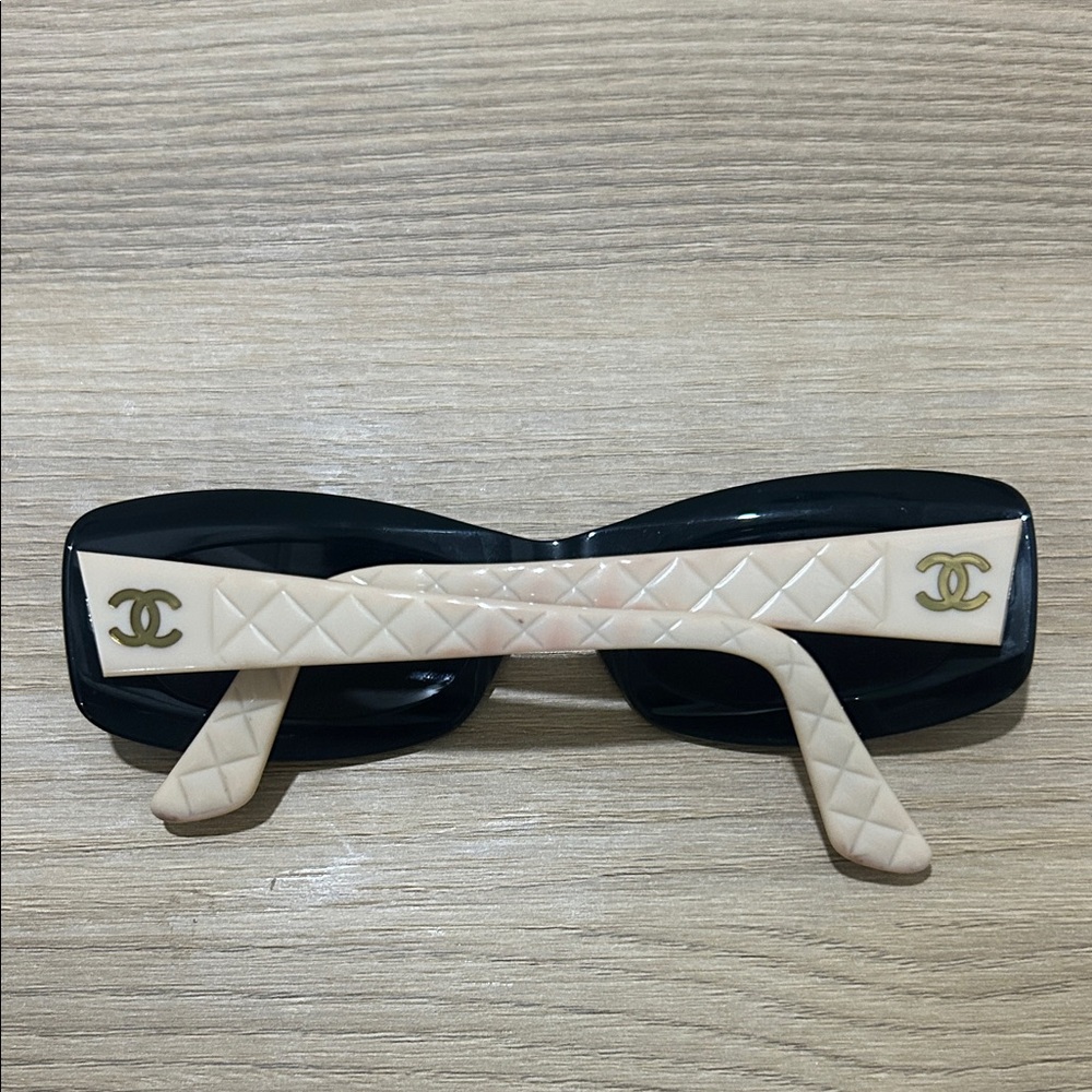 CHANEL Black Lens Beige Quilted Arms Sunglasses with Gold CC Logos